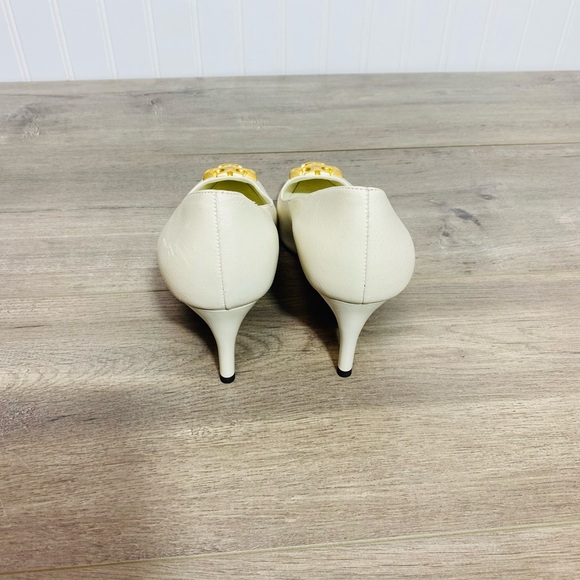 Use woman Tory Burch Eleanor Pointed Toe Pump shoe size 8M
No box - Picture 6 of 12